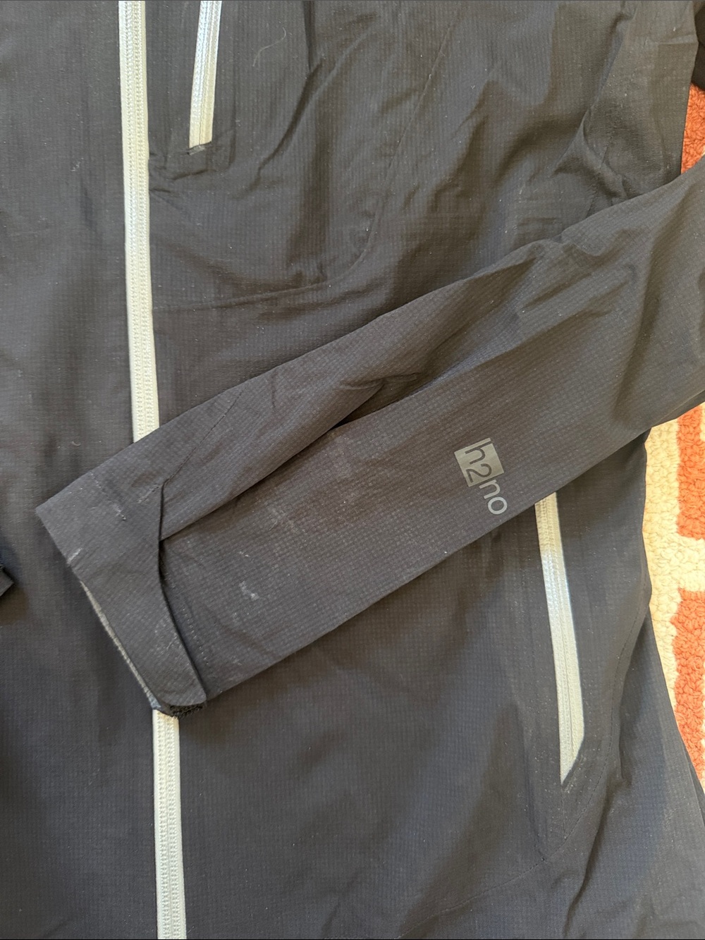 Patagonia Women's Black lightweight rain jacket with tapped Gray Zippers - Picture 2 of 4